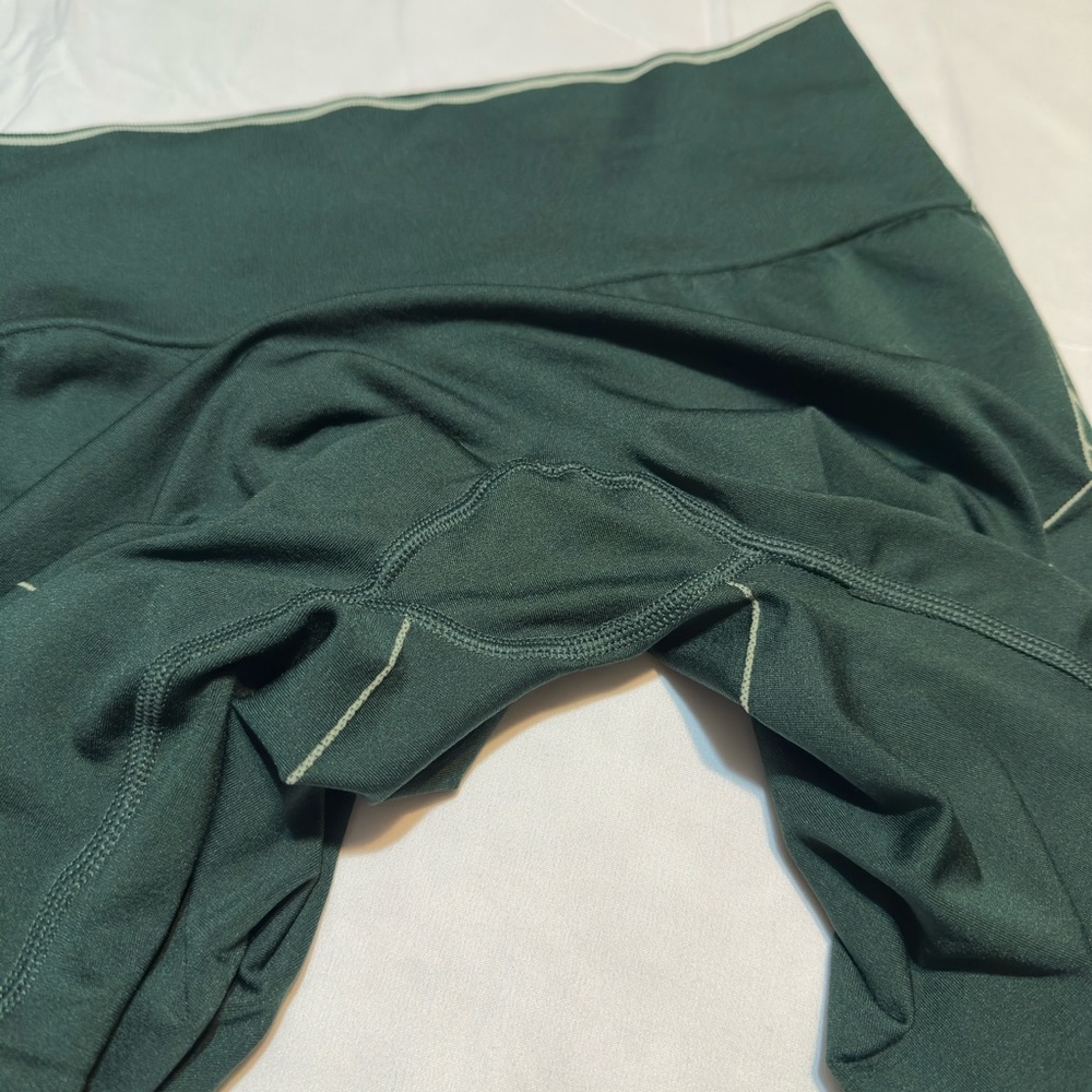 APEX SEAMLESS HIGH RISE SHORT - Picture 5 of 7